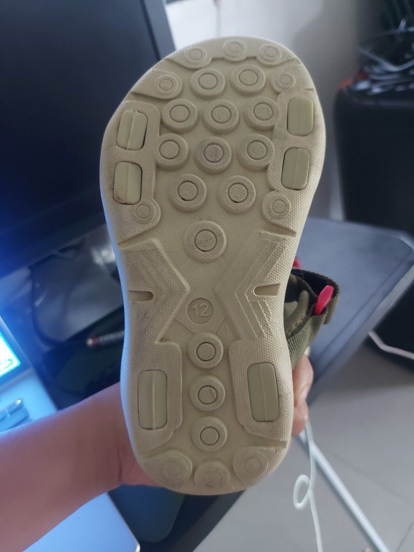 Ollie army green sandals (Category: Babies & Kids Fashion) located in Binan City. Submitted by mypetite_closet (Listing ID 1468938738, Image 3). Description: RFS: Outgrown.