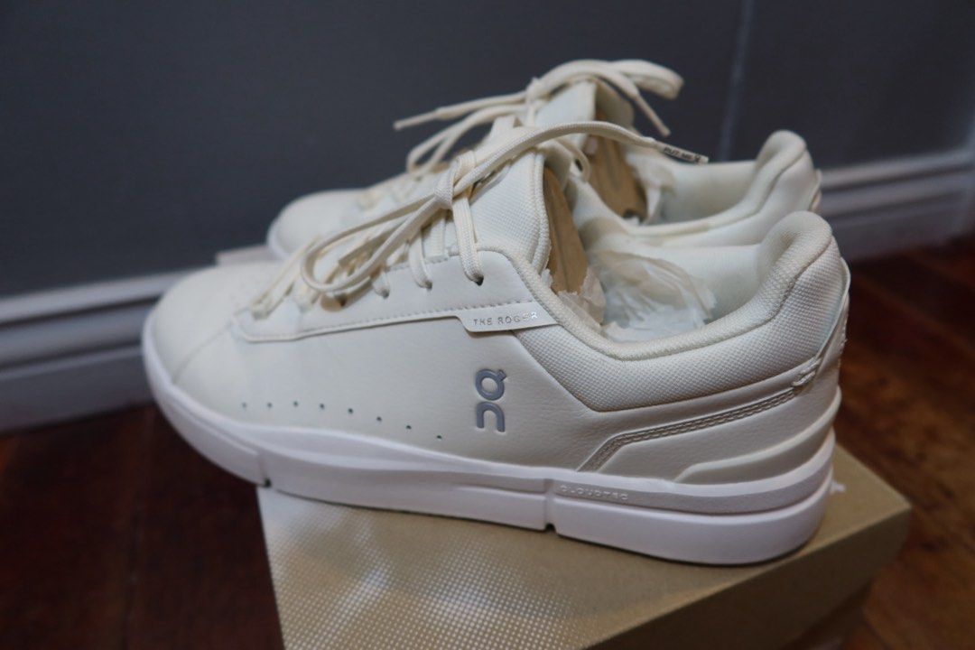 On The Roger Advantage White Sneakers Size 8.5 (Category: Casual Shoes) located in Pasay City. Submitted by royce.mata.24 (Listing ID 1469094857, Image 1). Description: - Brand: On - Used twice, good as new - Model: The Roger Advantage - Color: White - Size: 8.5 US Men’s - Features: Classic tennis shoe style, CloudTec sole cushioning, clean white leather upper, subtle perforations, Swiss flag detail - Inclusions: Original box.