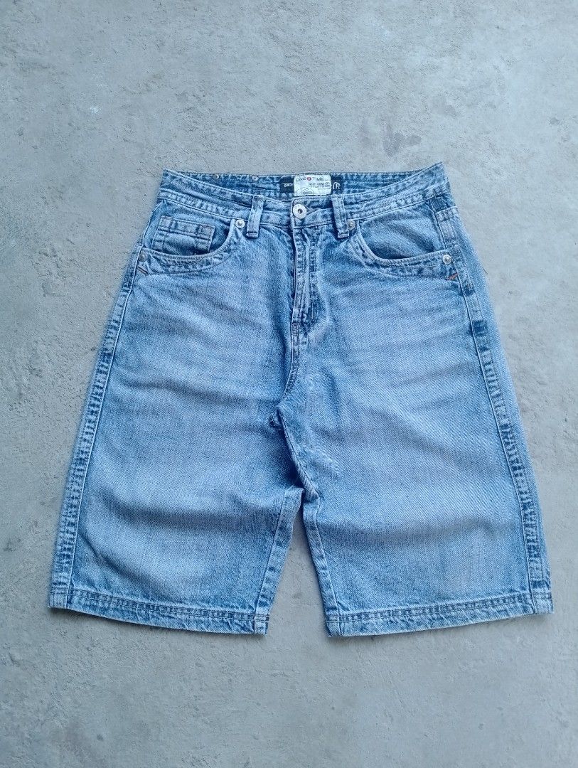 One Time Light Wash Jorts (Category: Shorts) located in San Ildefonso. Submitted by lanz_baesa (Listing ID 1469089271, Image 2). Description: - Brand: One Time - Dimes 28-30 waist 21 Length - Wash: Light wash denim - Ideal for: Casual daily wear and streetwear looks .