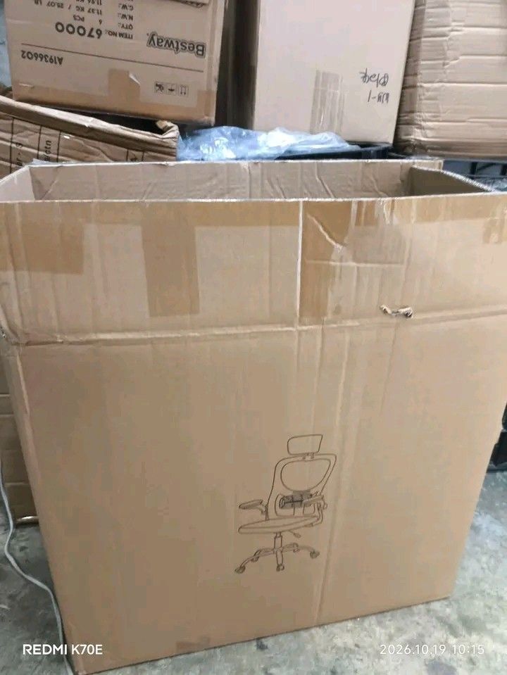 ONHAND ! ! ! Office chair black only (Category: Office Furniture & Fixtures) located in Manila. Submitted by vanstar_c4c231 (Listing ID 1469072817, Image 2). Description: ONHAND ! ! ! Office chair pm me cod via lalamove.