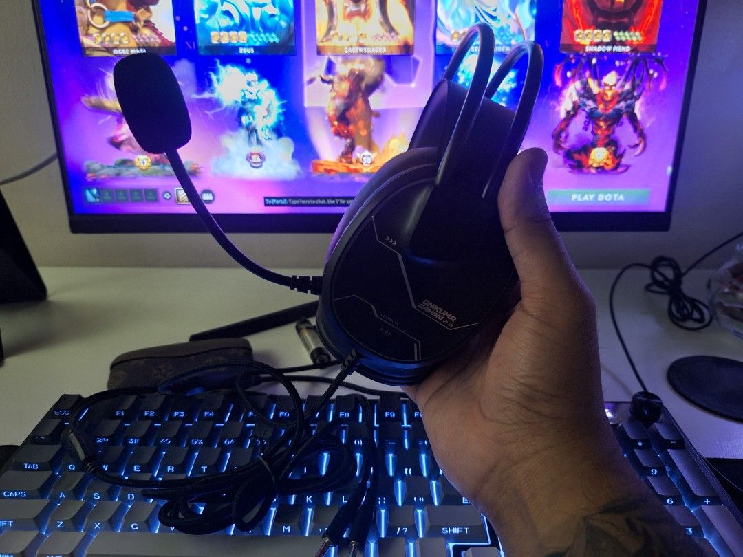 Onikuma Gaming Headset (Category: Headphones & Headsets) located in Manila. Submitted by slickeryslickslick (Listing ID 1469044652, Image 2). Description: RGB ✅️ LIGHTWEIGHT ✅️ NOISE CANCELATION ✅️.