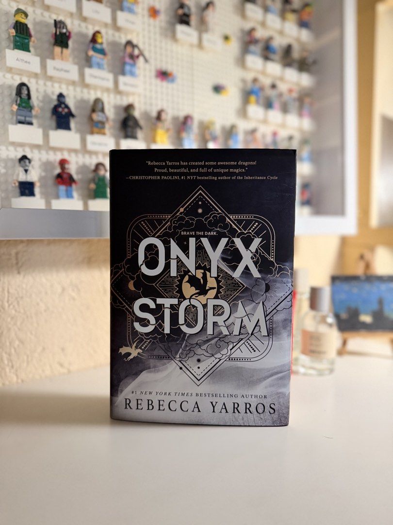 Onyx Storm (Category: Storybooks) located in Las Pinas. Submitted by calis.preloved (Listing ID 1469012519, Image 1). Description: - hardbound - almost new - authentic copy Payment: bank transfer Shipping: J&T/lalamove/grab (buyer shoulders shipping fee) Location: Las Piñas.