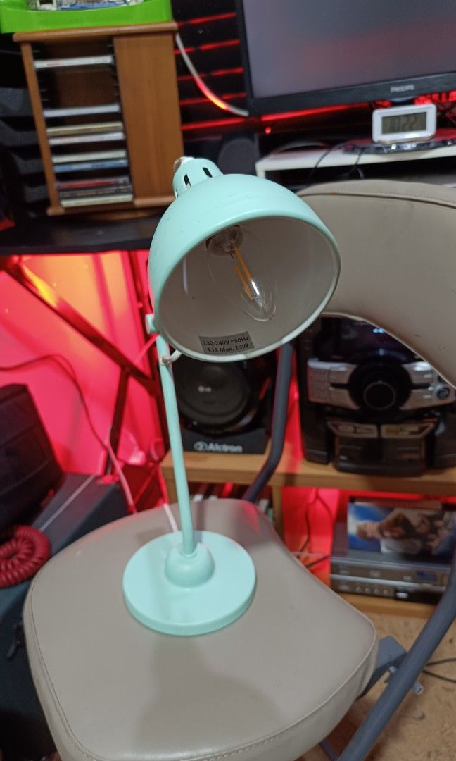 ORBIT METAL DESK LAMP (Category: Lighting) located in Midsayap. Submitted by macoy.picker (Listing ID 1468944364, Image 1). Description: ORBIT METAL DESK LAMP 850+sf.