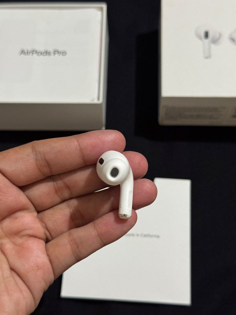 Original Airpods Pro 2 TYPE C LEFT POD ONLY (Category: Earphones) located in Caloocan City. Submitted by fddpy (Listing ID 1468986140, Image 2). Description: Selling my Airpods Pro 2 (TYPE C) LEFT POD ONLY . Perfect replacement for your lost or defective pod. Box and docs not included. 2,500 FIXED. • 100% orig and authentic. Not clone/oem. • Moneyback if FAKE. • 100% working and no any issues. • Superb battery health. Never been drained. Please m
