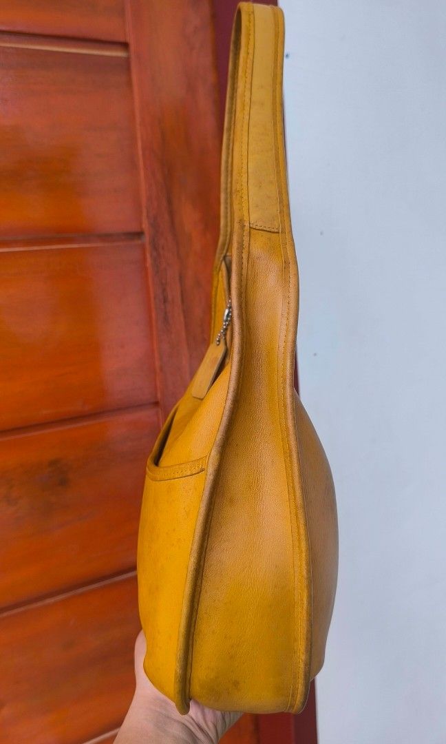 Original Coach Vintage Ergo (Category: Luxury Bags & Wallets) located in Quezon City. Submitted by sherockxx (Listing ID 1468971786, Image 3). Description: Great for collectors.Medium size. Smells good. Cleaned and conditioned inside and out..
