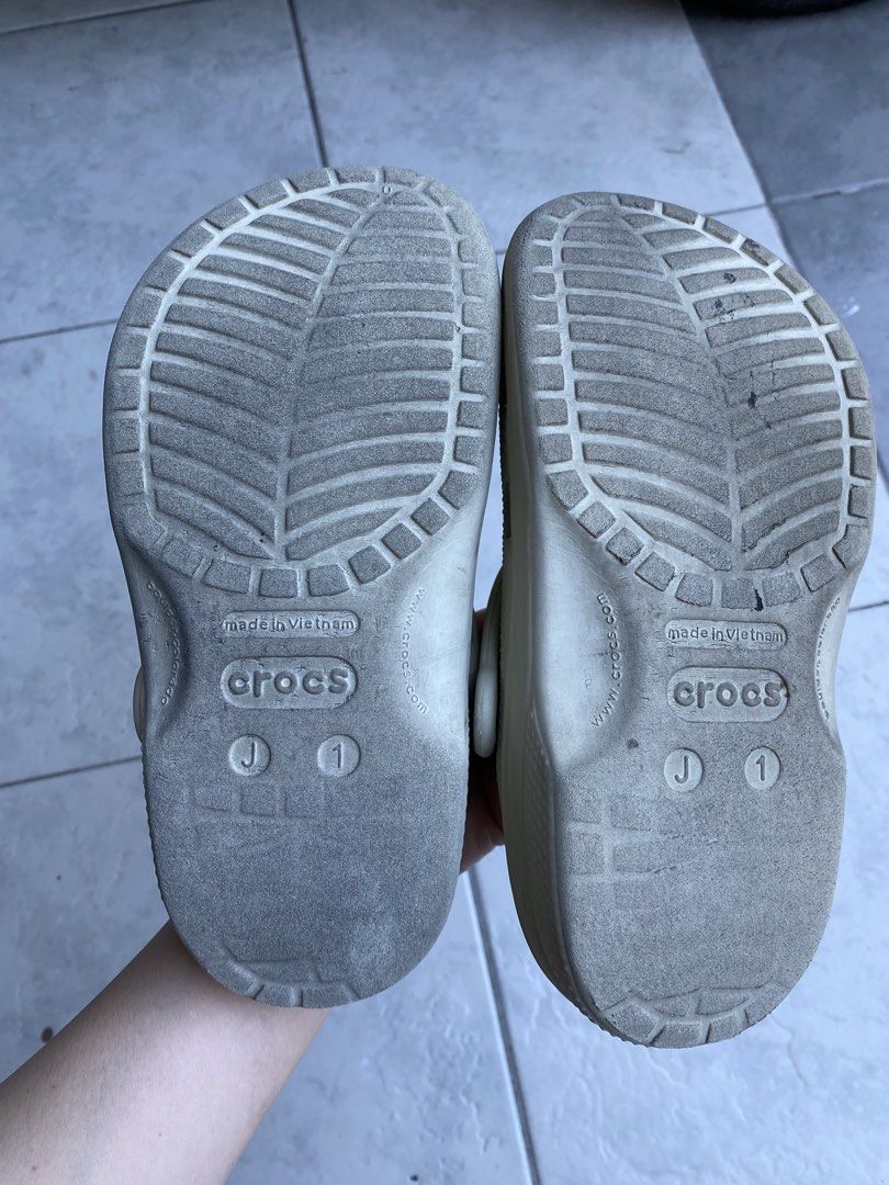 Original Crocs Beige (Category: Babies & Kids Fashion) located in Quezon City. Submitted by pbonlinestore (Listing ID 1469076935, Image 3). Description: 💗Needs cleaning 💗Nalakihan na ng anak ko.