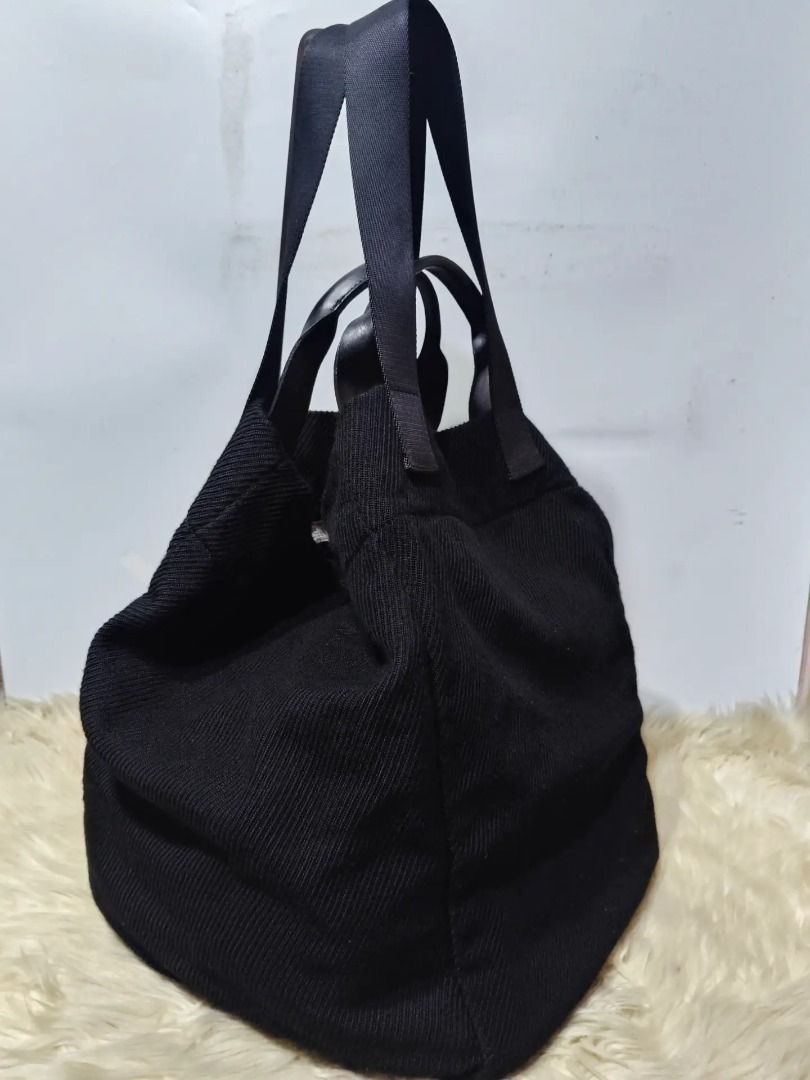 Original Initial travel bag (Category: Shoulder Bags) located in Cabuyao City. Submitted by your____lux____shop (Listing ID 1469074118, Image 3). Description: Sale❗️Sale❗️Sale❗️ ₱ 1,699 Original INITIAL Almost new XL Black genuine leather trim 📌First to pay!.