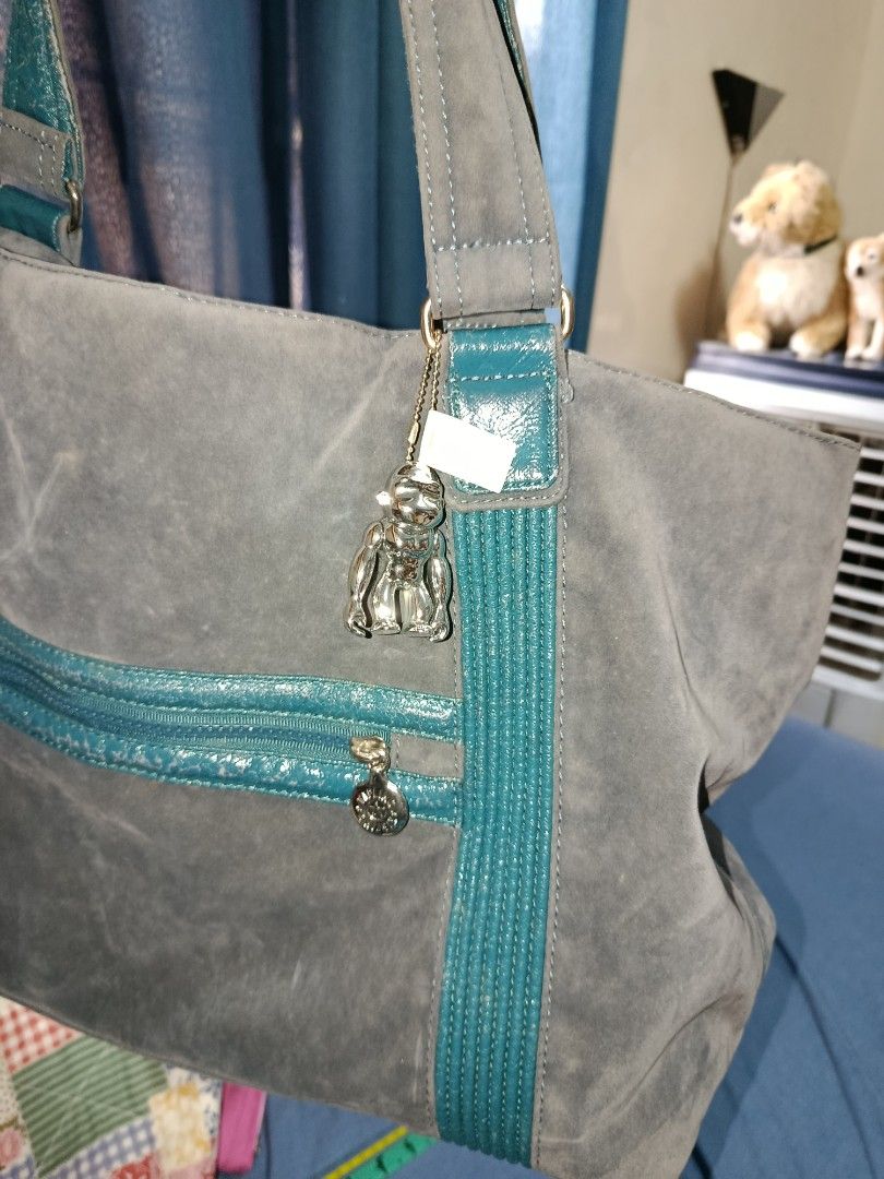 Original Kipling velvet gray and teal green (Category: Tote Bags) located in Quezon City. Submitted by kristal68 (Listing ID 1468942544, Image 3). Description: nabakbak ang leather SA handle.