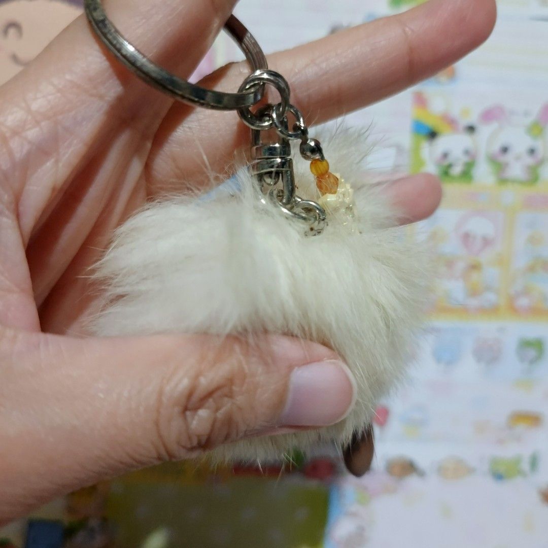 Otter Hello Kitty (Category: Character Goods) located in San Pablo. Submitted by oreospicks (Listing ID 1468946449, Image 3). Description: *just needs wash on fuzzy white ball.