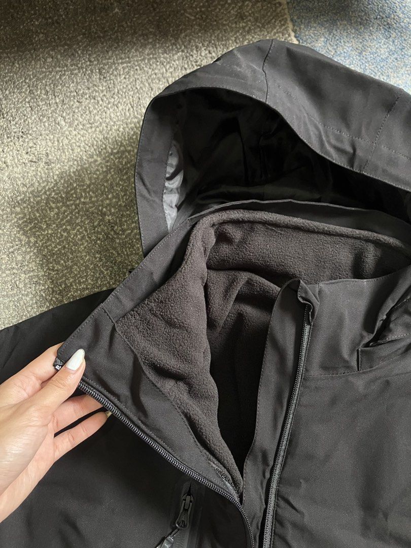Outerwear Multi-Pocket Sleeve Hooded Jacket (Category: Coats, Jackets and Outerwear) located in Manila. Submitted by pc.thrift (Listing ID 1468961061, Image 2). Description: Outerwear Multi-Pocket Sleeve Hooded Jacket. Large size .