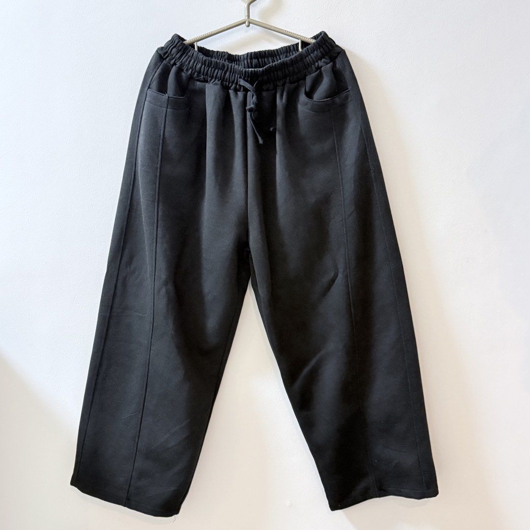 Oversized Sweatpants (Category: Joggers) located in Quezon City. Submitted by maixjose (Listing ID 1469012135, Image 1). Description: waist - 29in-44in (stretchable) length - 37.5in.