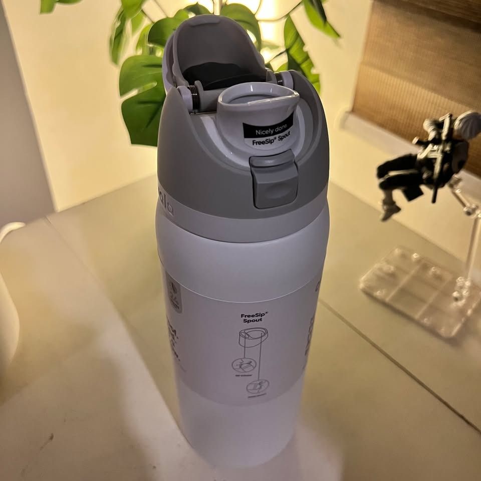 Owala 32oz Freesip - Shy Marshmallow (White & Gray) (Category: Water Bottles & Tumblers) located in Malabon City. Submitted by jmfrancisco18 (Listing ID 1468976840, Image 3). Description: Owala 32oz FreeSip – Shy Marshmallow (White & Gray) Authentically sourced from the US. ✔️ 32oz capacity ✔️ Leak-proof design ✔️ Built-in FreeSip straw ✔️ Great for everyday use, work, or travel On hand and ready to ship. Same-day delivery available. Message me f