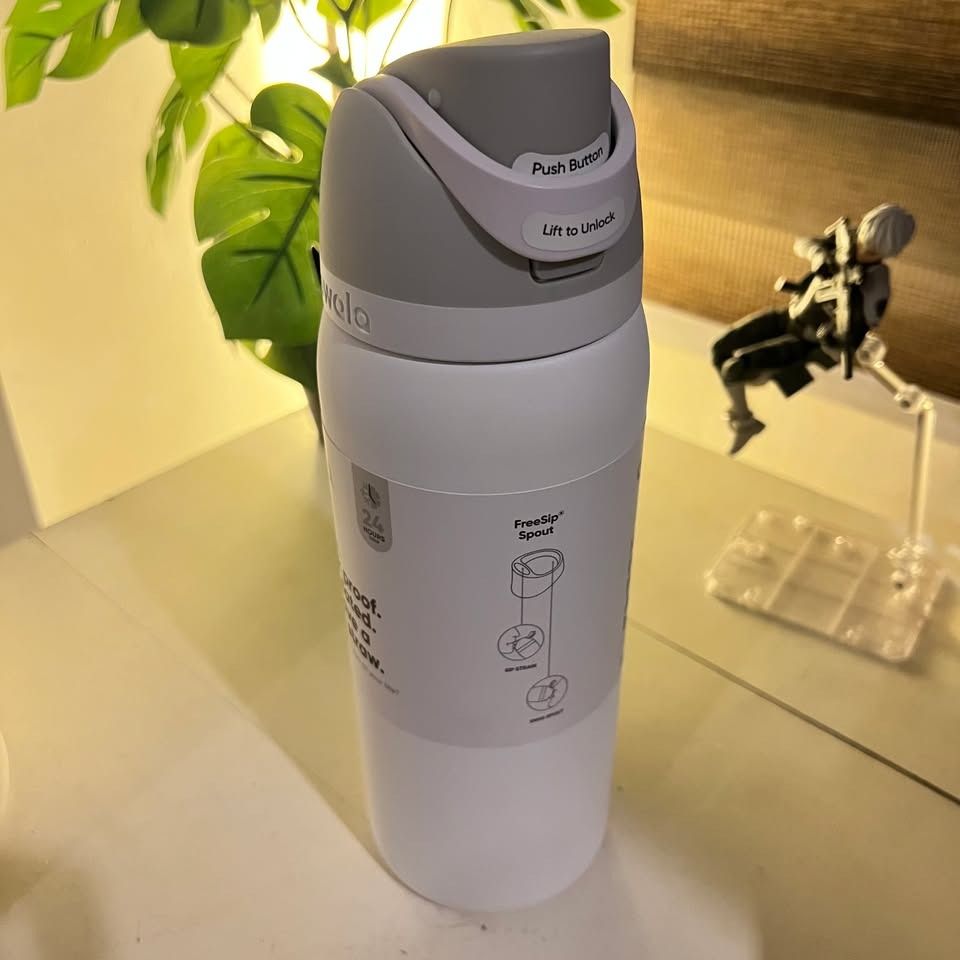 Owala 32oz Freesip - Shy Marshmallow (White & Gray) (Category: Water Bottles & Tumblers) located in Malabon City. Submitted by jmfrancisco18 (Listing ID 1468976840, Image 2). Description: Owala 32oz FreeSip – Shy Marshmallow (White & Gray) Authentically sourced from the US. ✔️ 32oz capacity ✔️ Leak-proof design ✔️ Built-in FreeSip straw ✔️ Great for everyday use, work, or travel On hand and ready to ship. Same-day delivery available. Message me f