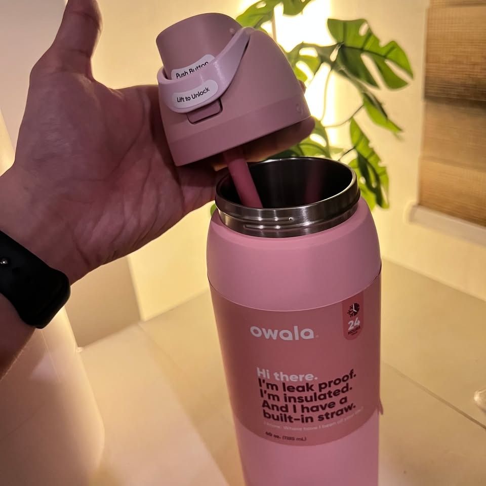 Owala 40oz Freesip - Rose Quartz (Pink) (Category: Water Bottles & Tumblers) located in Malabon City. Submitted by jmfrancisco18 (Listing ID 1468976419, Image 3). Description: Owala 40oz FreeSip Tumbler – Rose Quartz (Pink) Authentically sourced from the US. ✔️ 40oz capacity ✔️ Leak-proof design ✔️ Built-in FreeSip straw ✔️ Great for everyday use, work, or travel On hand and ready to ship. Same-day delivery available..