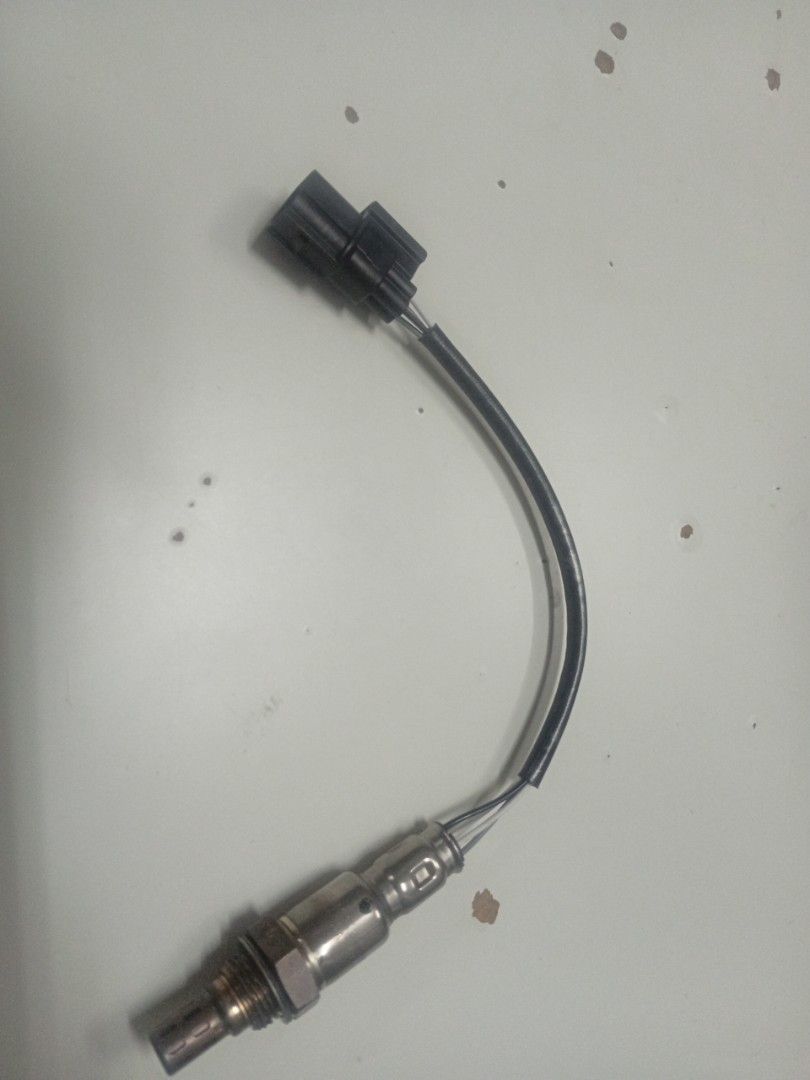 Oxygen Sensor O2 Sensor Lambda Sensor Replacement Part (Category: Engine) located in Singapore. Submitted by xiaohao1636 (Listing ID 1469060823, Image 1). Description: - Replacement automotive oxygen sensor(honda strem) - Includes intact wiring harness and black connector plug - Durable metal threaded body with slotted protective tip - Perfect for exhaust system repair and maintenance - Condition: Like new, ready for installation.