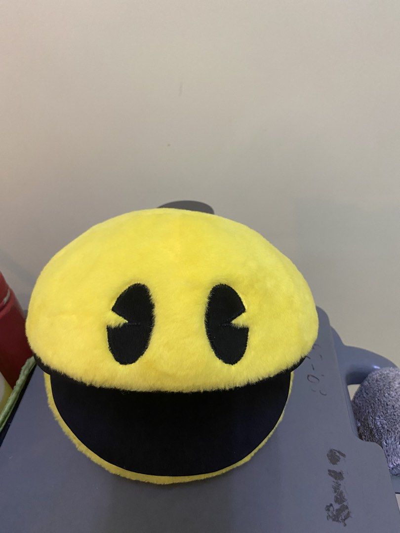 PAC MAN Plush Pillow (Category: Plushies & Soft Toys) located in Manila. Submitted by ddxyatchang (Listing ID 1469008326, Image 2). Description: FOR SALE: PAC-MAN Plush Pillow - JUMBO 12 inch! 💛 Original Pac-Man / Bandai Namco character 💛 Size: 12 inch / 30cm diameter - malaki & fluffy 💛 Condition: Like New - makapal balahibo, malinis, mabango, no issue 💛 Material: Soft fur plush - pang display, pang unan, pang gift Perfect for: ✔ Gamers / Re