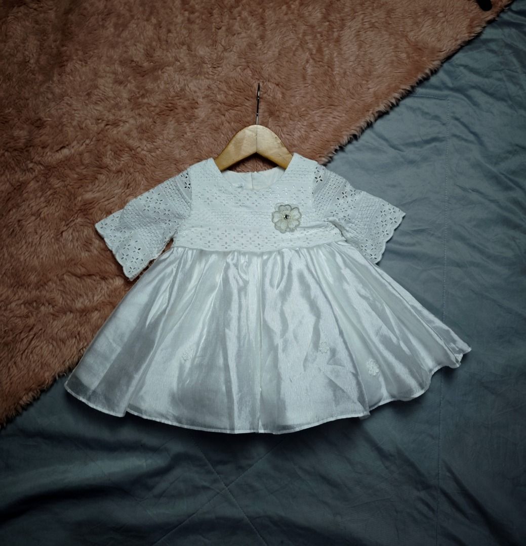 PACO RABANE KIDS WHITE DRESS (Category: Babies & Kids Fashion) located in Imus. Submitted by eykc01 (Listing ID 1469041221, Image 1). Description: LIKE NEW 90 ON TAG FITS 1-3YO **WASHABLE LIGHT YELLOW STAINS.