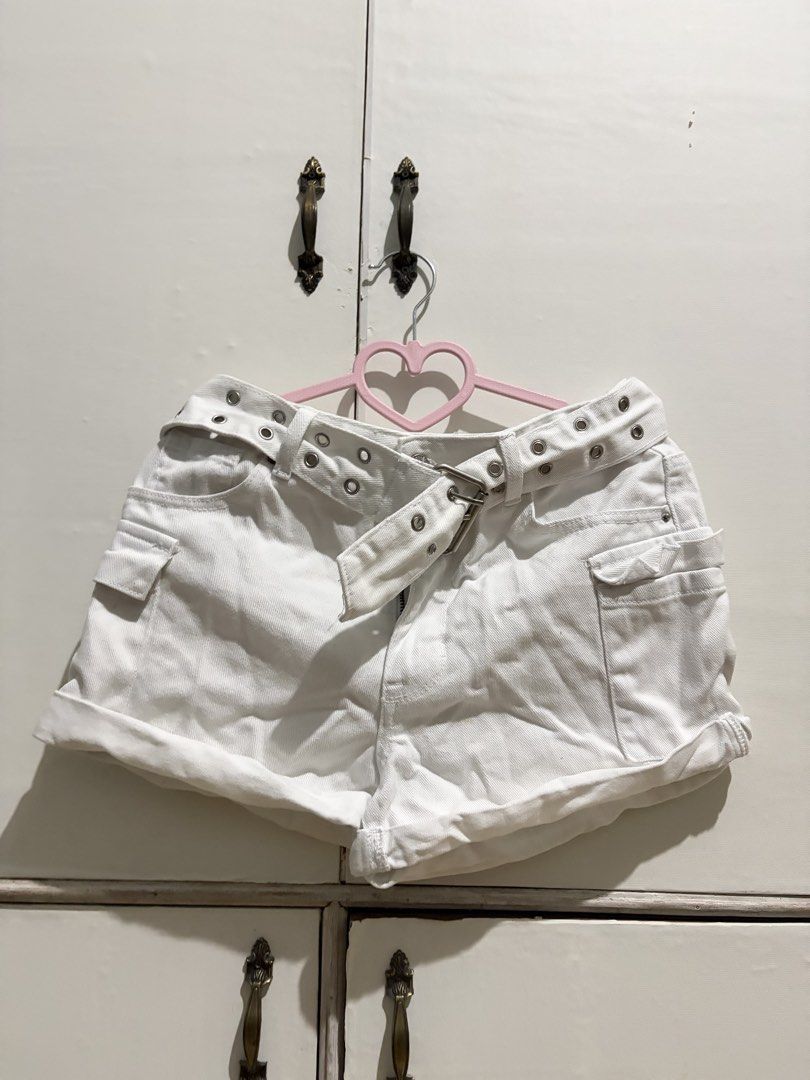 Pacsun White Denim Belt Cargo Shorts (Category: Shorts) located in Pilar. Submitted by vixenlaced (Listing ID 1468977446, Image 1). Description: size 26.