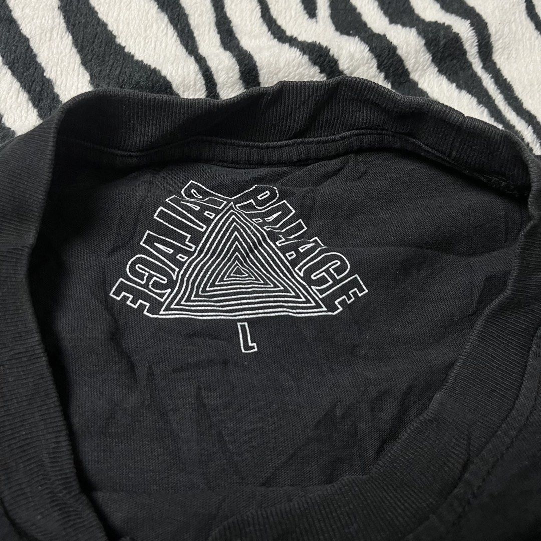 Palace side logo tshirt (Category: Tshirts & Polo Shirts ) located in Manila. Submitted by royaldripmanila (Listing ID 1469086972, Image 2). Description: Sign of usage W21 L28.5.