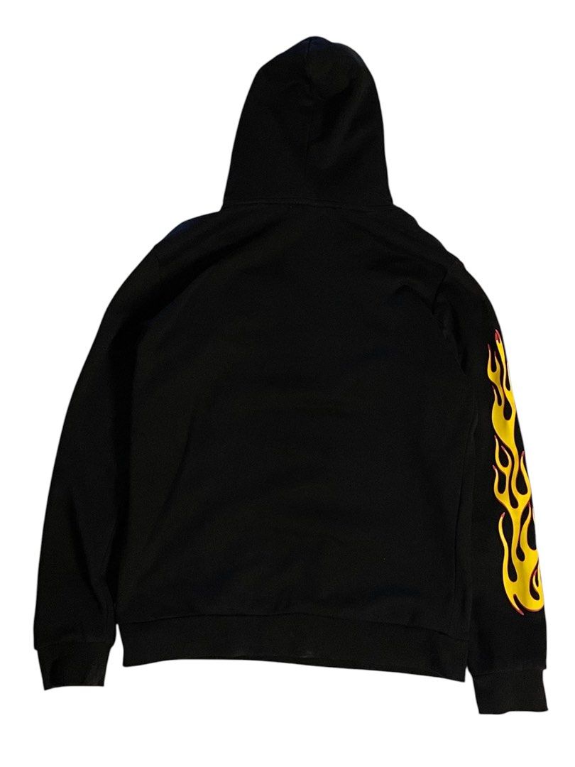 PALM ANGELS FLAME PALM TREE HOODIE (Category: Luxury Apparel) located in Pasay City. Submitted by digital_wardrobe.ph (Listing ID 1468977753, Image 2). Description: PALM ANGELS FLAME PALM TREE HOODIE details medium - large width: 22.5 length: 26.5 price: 650 location: pasay city.