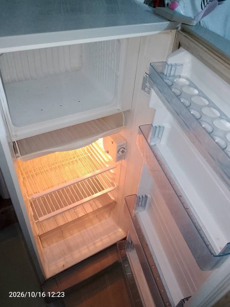 Panasonic NR-A7410D Single Door Refrigerator (Category: Refrigerators and Freezers) located in Cavite. Submitted by ghelsy (Listing ID 1469006502, Image 2). Description: FOR SALE!! Panasonic refrigerator 5cuft In good condition Malakas mag pa yelo at lamig No history repair Issue: no door freezer 🏷️3k Pick up lang para ma check nyo din 📍 Manggahan general trias cavite po location. - Brand/Model: Panasonic NR-A7410D Single Door Refrigerator - Ca