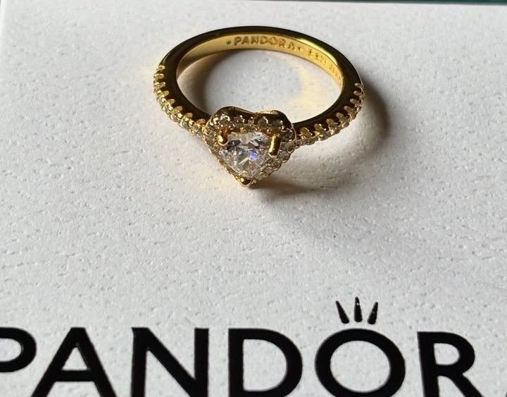 PANDORA ELEVATED HEART RING (Category: Rings) located in Pasig City. Submitted by titalana2011991 (Listing ID 1469004726, Image 2). Description: .