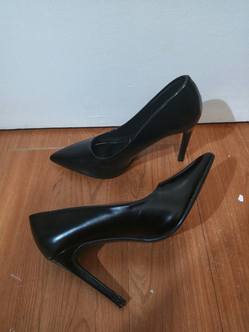 Parisian Stiletto (Category: Heels) located in Imus. Submitted by sheatwestview (Listing ID 1469051937, Image 2). Description: Size 36 Lightly used with a small scars.