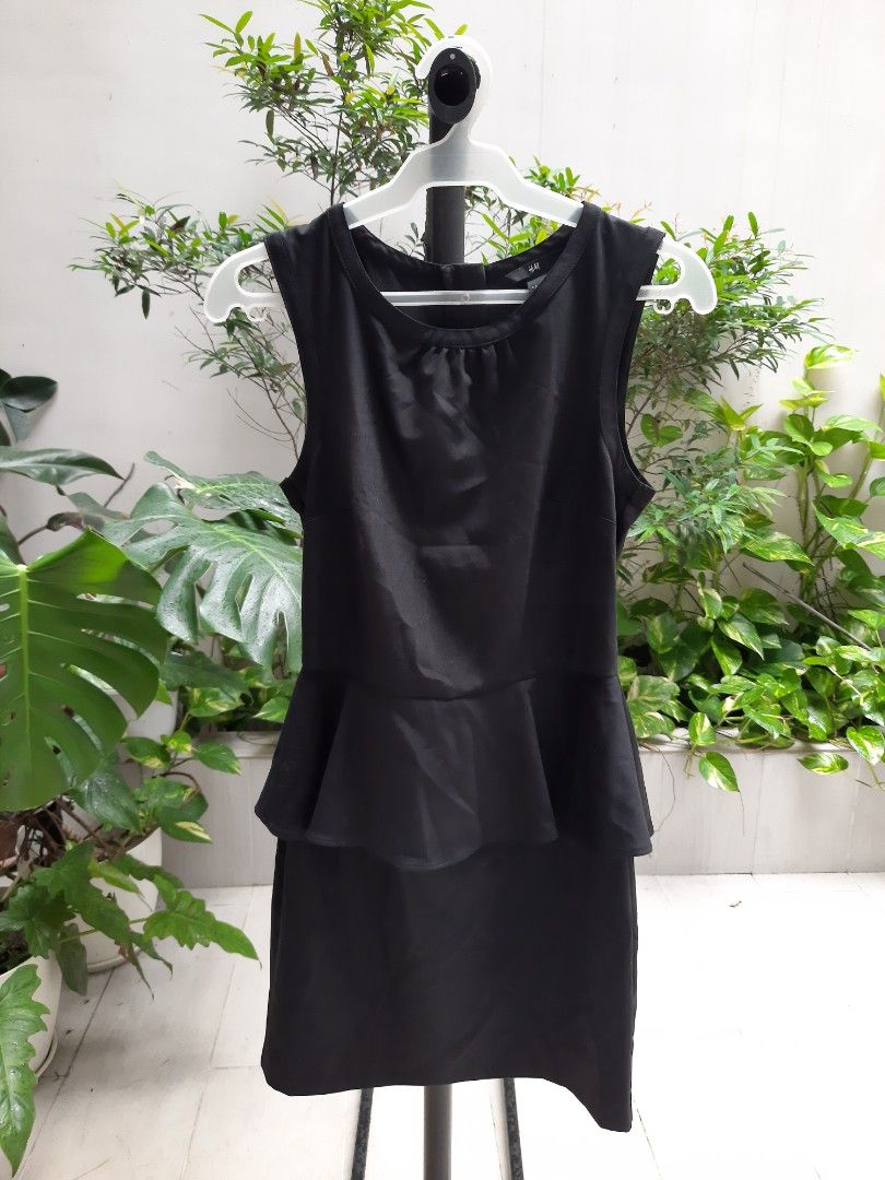 Party Dresses (Small-Medium) Bundle (Category: Dresses) located in Paranaque City. Submitted by plants_and_wants (Listing ID 1468983879, Image 3). Description: Selling preloved women's dresses. Perfect for dates or parties! Fits small-medium frames. Take all 5 pcs for 800, or one piece for 200 each. Feel free to message me for detailed pics. Location: Paranaque.