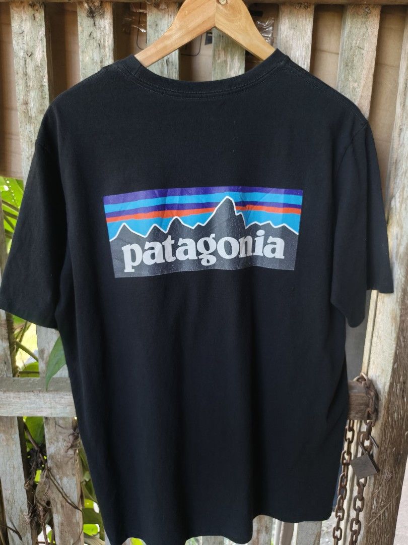 PATAGONIA (Category: Tshirts & Polo Shirts ) located in Tagbina. Submitted by stephen_migraso (Listing ID 1468962106, Image 1). Description: m on tag large fitting.