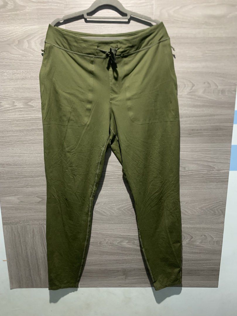 PATAGONIA (Category: Activewear) located in San Jose. Submitted by vedaniaarv64346 (Listing ID 1469036489, Image 1). Description: Issue minimal glued part lang not visible Size 30 to 34 .