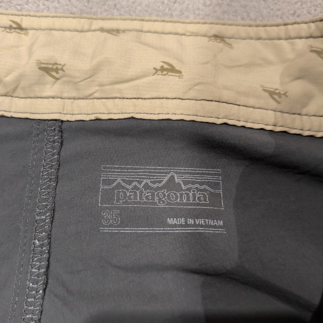 Patagonia board short for men (Category: Swim Trunks & Board Shorts) located in Calatrava. Submitted by ermitany0 (Listing ID 1469097953, Image 3). Description: Patagonia board short very good condition size: 35-36 length: 18" Hem: 12.5" check photos for more details ✅⬇️ location: Negros Occidental PM if interested 📩📩📩📩.