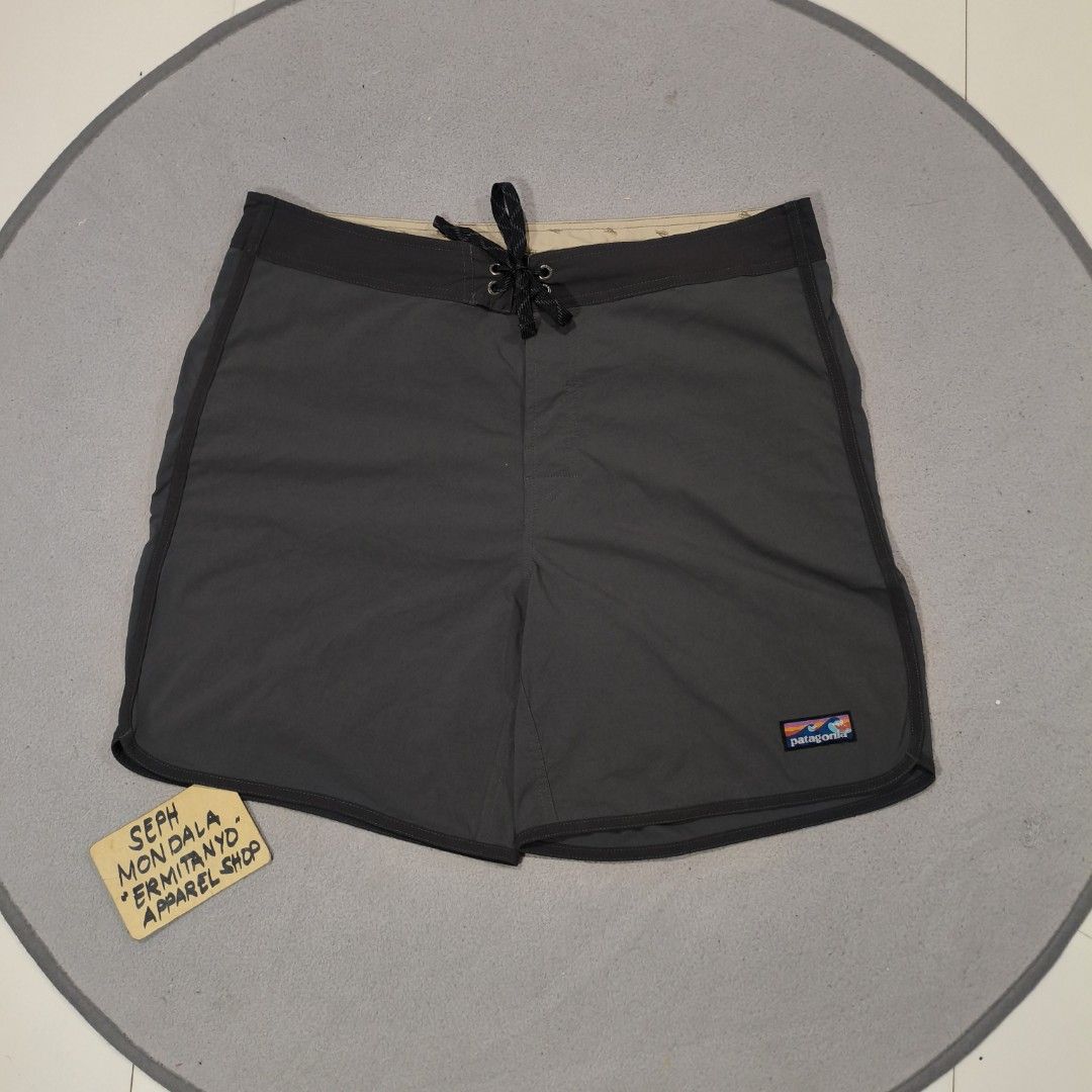 Patagonia board short for men (Category: Swim Trunks & Board Shorts) located in Calatrava. Submitted by ermitany0 (Listing ID 1469097953, Image 1). Description: Patagonia board short very good condition size: 35-36 length: 18" Hem: 12.5" check photos for more details ✅⬇️ location: Negros Occidental PM if interested 📩📩📩📩.