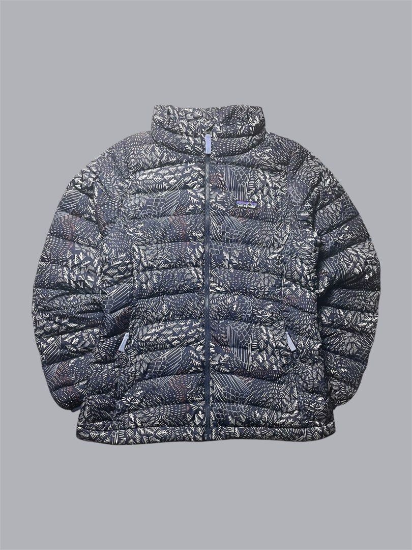 Patagonia Puffer Jacket Womens (Category: Coats, Jackets and Outerwear) located in Caloocan City. Submitted by renowear (Listing ID 1469098430, Image 1). Description: Patagonia Puffer Jacket Womens As New Condition Color Rate: 9.8/10 No Issue Authentic/Legit Measurements • Width: 17.5 • Length: 24 Price: 2000 OBO DM IF INTERESTED📥.