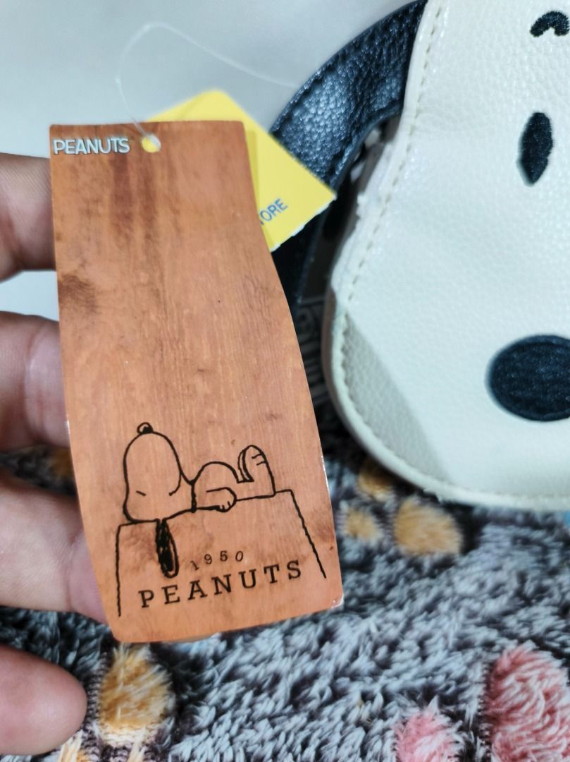 Peanuts Snoopy Face Pouch Coin Purse (Category: Purses & Pouches) located in San Leonardo. Submitted by burgossanleonardo.12345 (Listing ID 1469075442, Image 3). Description: - Authentic Peanuts merchandise with original store tags still attached - Adorable Snoopy face design with embroidered eyes, nose, and floppy ears on the front - Charlie Brown graphic and "Just Your Basic Beagle" inner tag on the back - Compact and handy size, ideal for coin