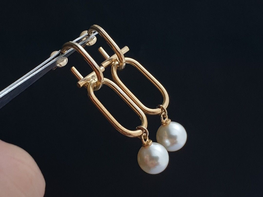 Pearl Geometric Drop Earrings (Category: Earrings) located in Quezon City. Submitted by WasalakTwo (Listing ID 1468938311, Image 3). Description: Bought in Japan High quality Goodcondition Clean and presentable Open for delivery nationwide.