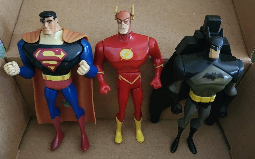 Petron Batman vs Superman (Category: Figurines & Statues) located in Marikina City. Submitted by zetalica (Listing ID 1447828033, Image 3). Description: - Set of 4 uopened Batman Vs. Superman Headbust collectible figures - Superman Digital Clock - Wonder Woman multi-charger -Batman USB Hub -Armored Batman Lamp *Selling as set for only P2,000.00 (Slightly Neg)* I'll include this Superman, Batman & Flash figures for free Kindly contact or PM me her