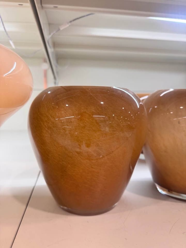 Glass Vase (Category: Vases & Decorative Bowls) located in Mandaue City. Submitted by phalaenopsis_mandaue (Listing ID 1469011820, Image 2). Description: Glass Vase For Sale.
