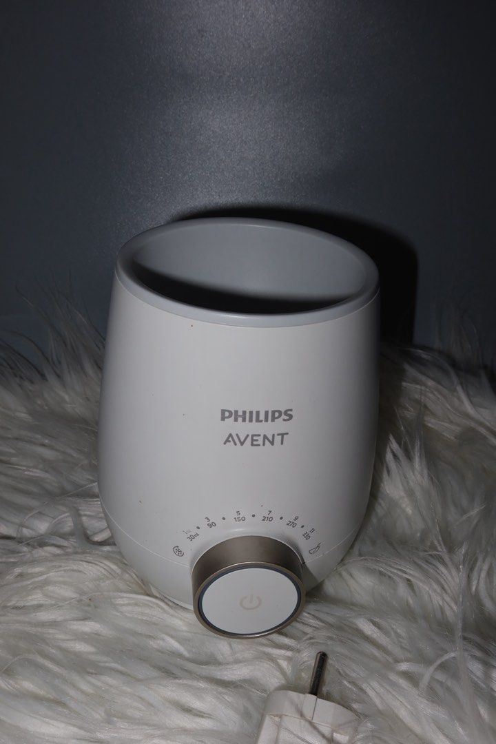 Philips Avent Fast Bottle Warmer (Category: Breastfeeding & Bottle Feeding) located in General Trias. Submitted by laiyieeeee (Listing ID 1469011458, Image 3). Description: - Authentic Philips Avent bottle warmer in clean white with a chic metallic gold control dial - Clear volume guide markings ranging from 30ml up to 330ml around the knob - Heats up milk bottles quickly, safely, and evenly - Includes original power cord with plug - Excellent wo