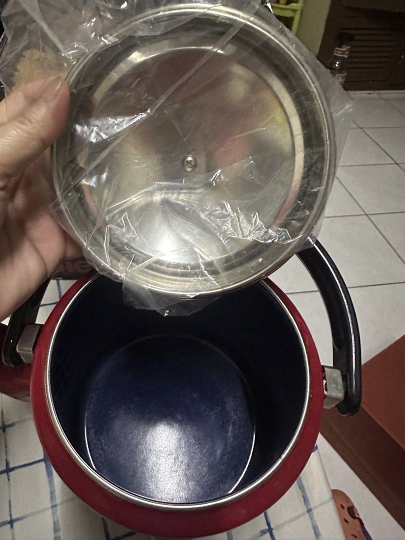Pierre Cardin Enamel Kettle (Category: Kettles & Airpots) located in Antipolo. Submitted by queens.collections (Listing ID 1468971593, Image 3). Description: Skusj982675x.