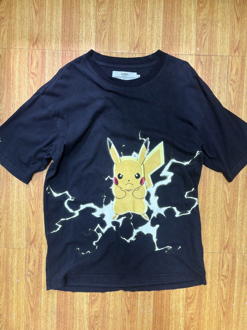 Pikachu | Pokemon ‘97 (Category: Formal Shirts) located in Santa Maria. Submitted by cr4ckhead (Listing ID 1468993047, Image 1). Description: 21 x 29 Loose stitch lng sa side seam No fade No cracks.