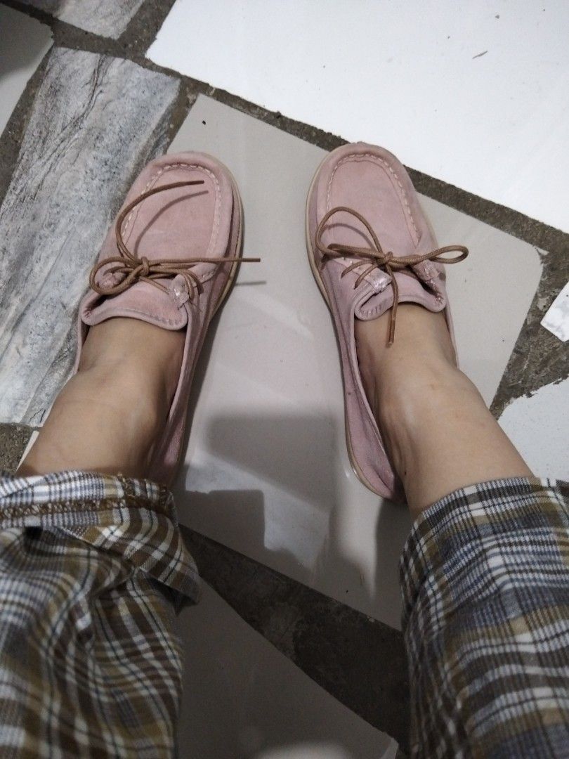 Pink Loafers (Category: Loafers) located in El Salvador. Submitted by francheskaukayukay (Listing ID 1468975395, Image 1). Description: .
