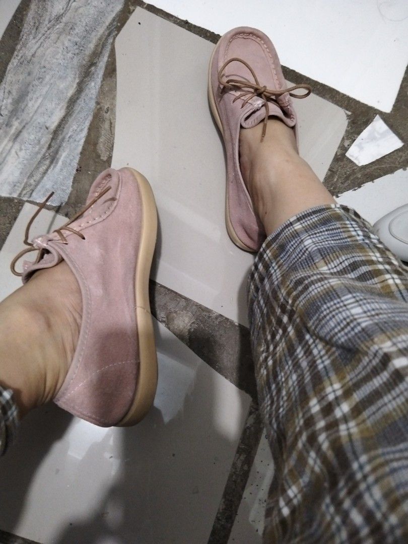 Pink Loafers (Category: Loafers) located in El Salvador. Submitted by francheskaukayukay (Listing ID 1468975395, Image 2). Description: .
