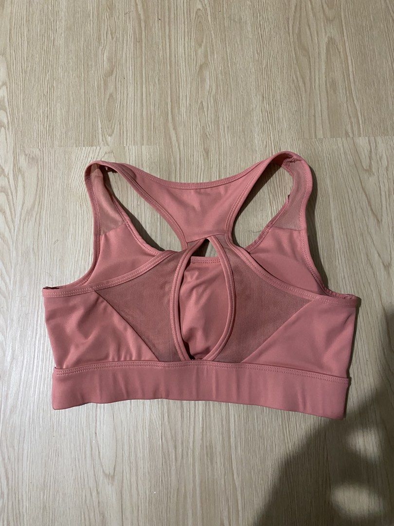 Pink sports bra medium (Category: Activewear) located in Quezon City. Submitted by jmxyz (Listing ID 1468936233, Image 2). Description: - size: medium - with removable pads 📍 greenfield, mandaluyong.