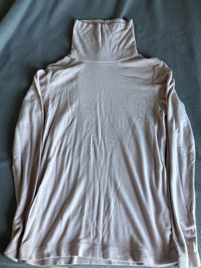 Pink turtleneck long sleeve top (Category: Longsleeves) located in Pasig City. Submitted by laagn.ph (Listing ID 1469088587, Image 2). Description: - Color: Soft pink - Style: Long sleeve turtleneck with a snug high neck - Fabric: Warm fleece-like texture - Usage: Perfect for layering under sweaters or jackets - Condition: Clean and ready to wear.