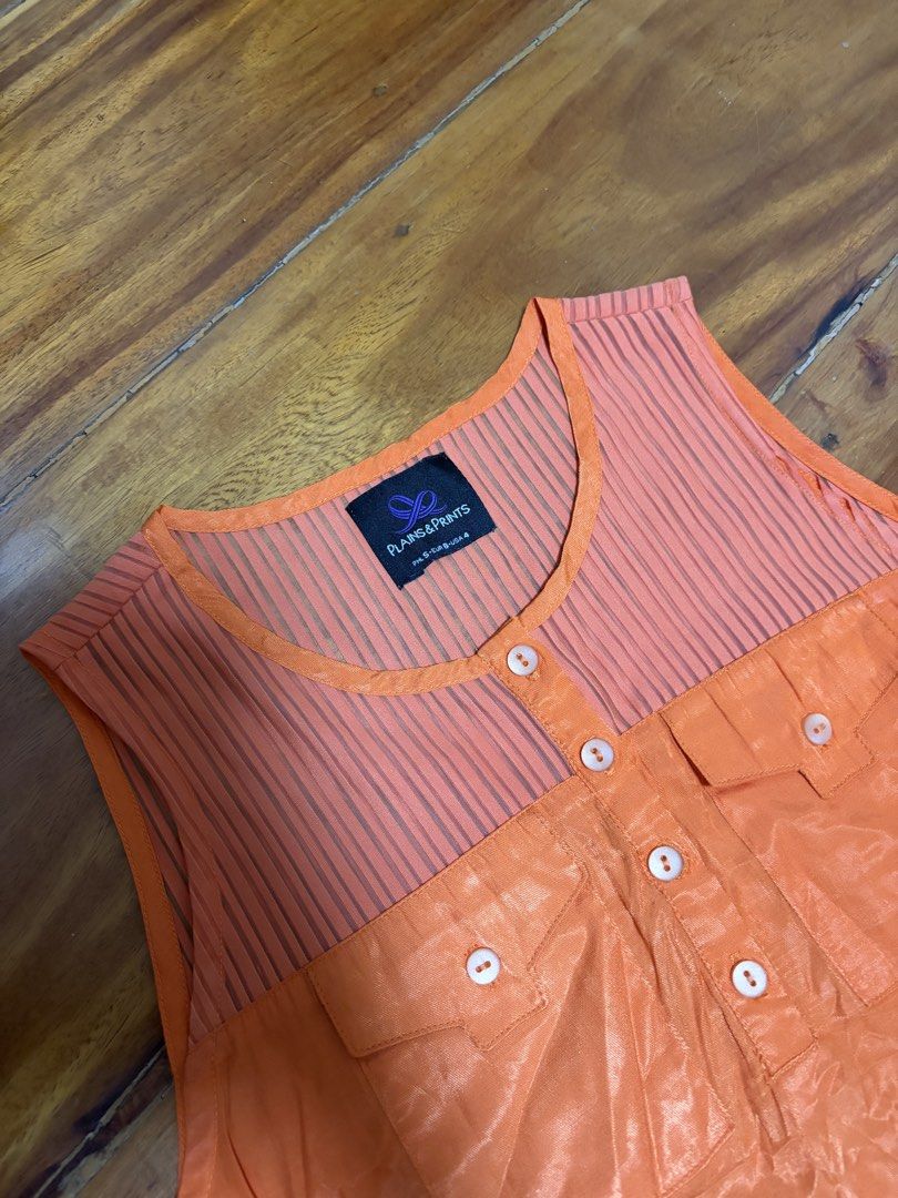 Plains And Prints Sleeveless Top (Category: Sleeveless) located in Pasig City. Submitted by chamoisee (Listing ID 1469065203, Image 2). Description: Plains & Prints Sleeveless Top 18”x22.5” DM FOR FASTER TRANSACTION 📩.