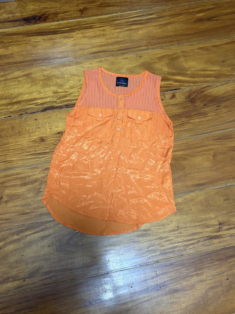 Plains And Prints Sleeveless Top (Category: Sleeveless) located in Pasig City. Submitted by chamoisee (Listing ID 1469065203, Image 1). Description: Plains & Prints Sleeveless Top 18”x22.5” DM FOR FASTER TRANSACTION 📩.