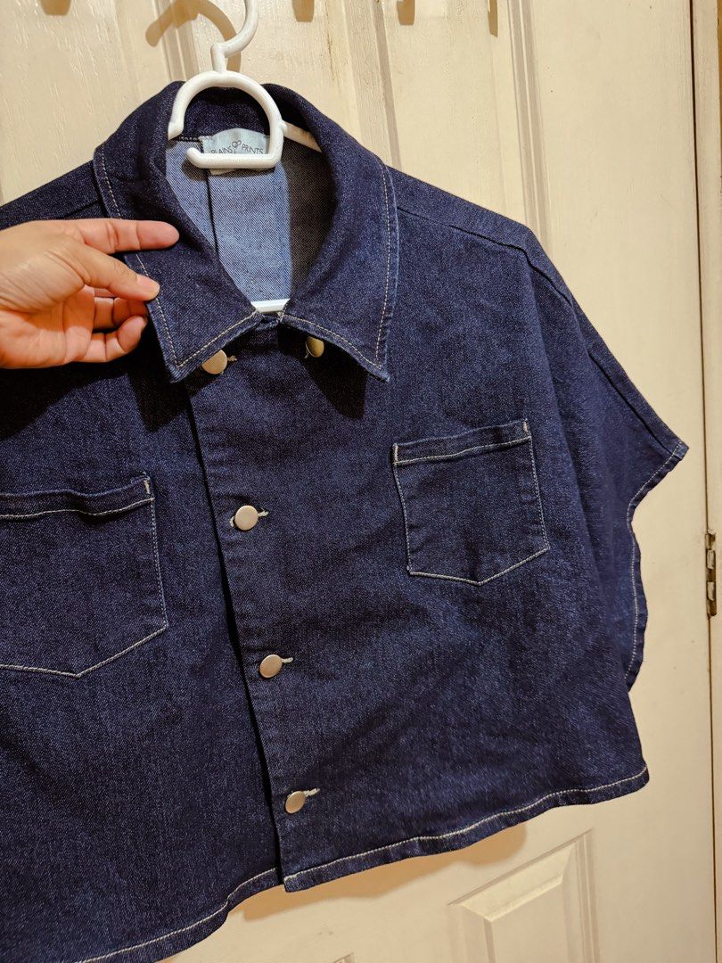 Plains&Prints Semi-Cropped Denim Cape Top (L) (Category: Others Tops) located in Pasig City. Submitted by paolasoriano_wind (Listing ID 1468935794, Image 3). Description: Good as new. Worn once. Size: Large but fits very nicely on XL (style is oversized) Purchased for P3,500 at the Plains&Prints boutique in Uptown BGC. Rich dark denim color. .