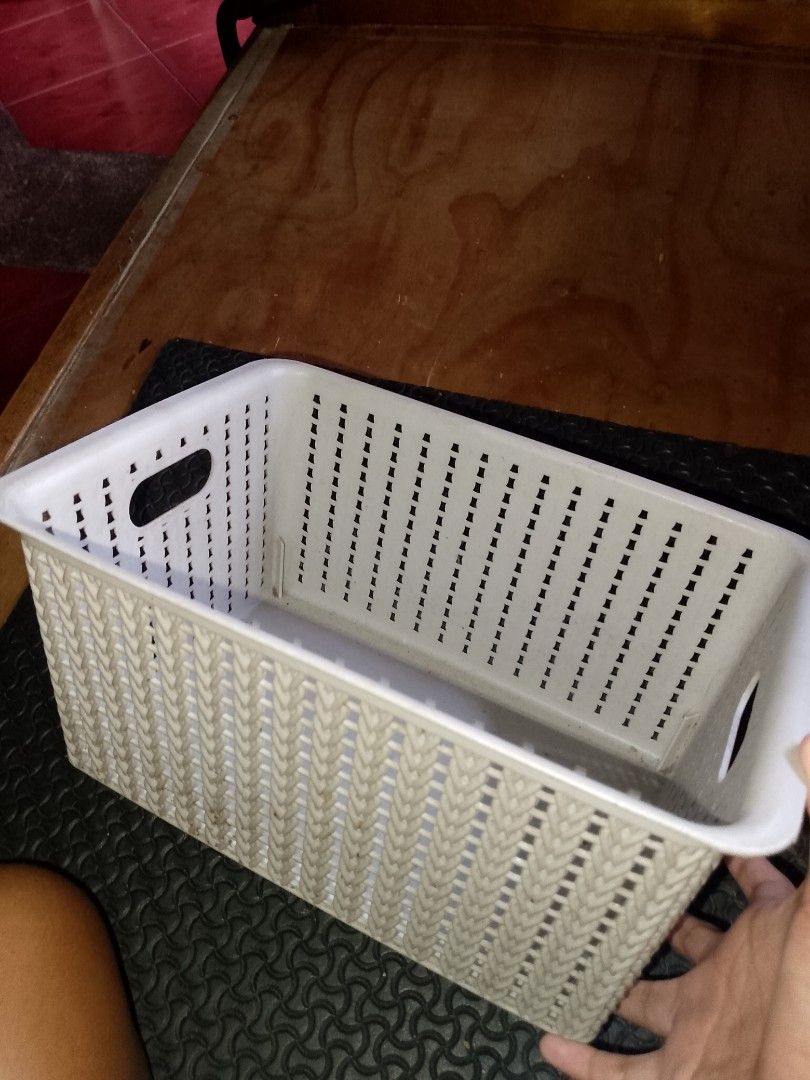Plastic Organizer Box with Lid (Category: Looking For) located in Manila. Submitted by swiftflower_3827cc (Listing ID 1468974853, Image 2). Description: Color: Grey Selling a plastic organizer box with a stylish woven design, removable lid, and side handles. Perfect for organizing household essentials, toiletries, accessories, and other small items..