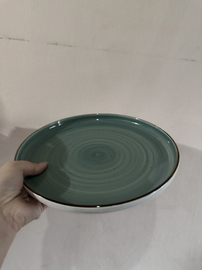 Plate Green (Category: Dinnerware & Cutlery) located in Las Pinas. Submitted by chi.closet.sale (Listing ID 1469141550, Image 2). Description: .