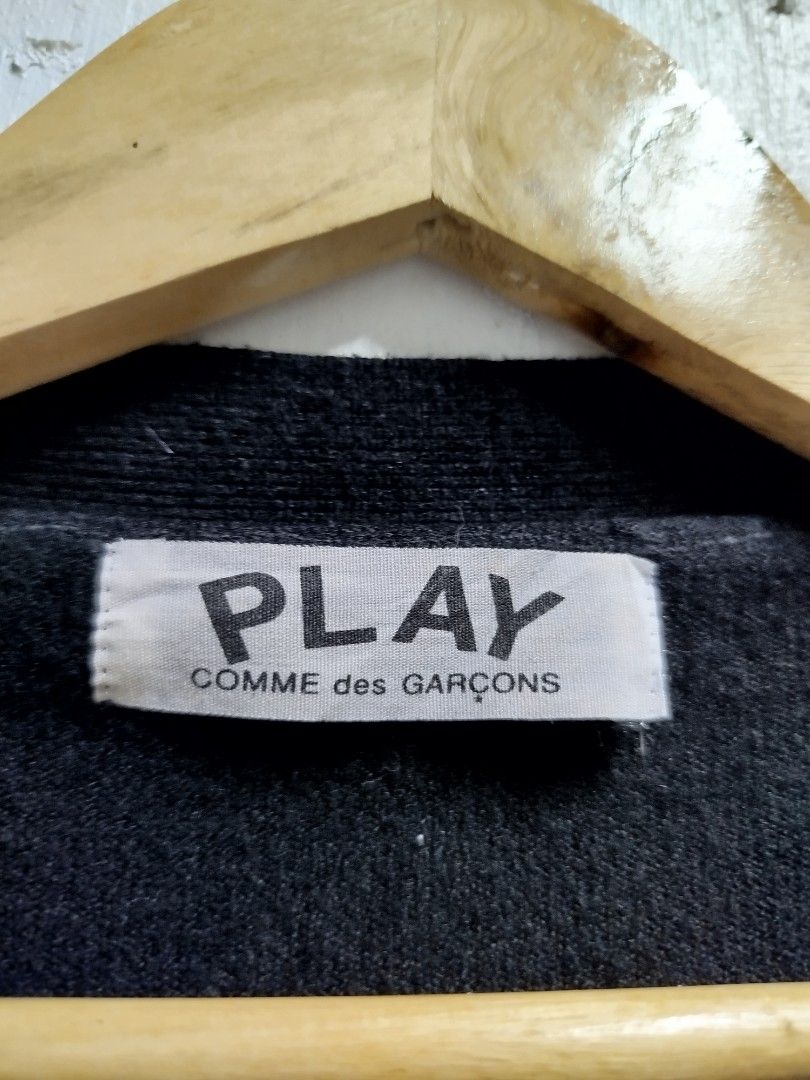 PLAY CDG BLACK CARDIGAN (Category: Coats, Jackets and Outerwear) located in Bayombong. Submitted by Gentlemans_ClosEt (Listing ID 1468935634, Image 3). Description: PLAY CDG BLACK CARDIGAN SIZE LARGE DIMES: W20 X L25 EXCELLENT CONDITION NO ISSUES.